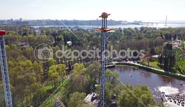 Bir atlıkarıncaya lunaparktaki hava görünümünü. Rusya, St. Petersburg, 2018 olabilir
