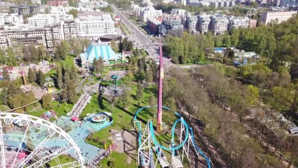 Vol Une Fusée Dessus Parc Attractions Est Une Vue Aérienne — Video