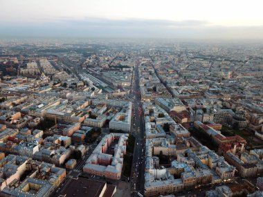 Hava trafiği St. Petersburg merkezi olan avenue boyunca görüntülemek