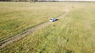 Sahada araba araba üstten görünüm