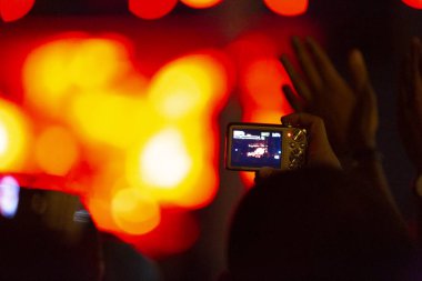 cep telefonu ile konser kaydı