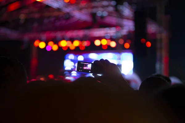 record the concert with mobile phone