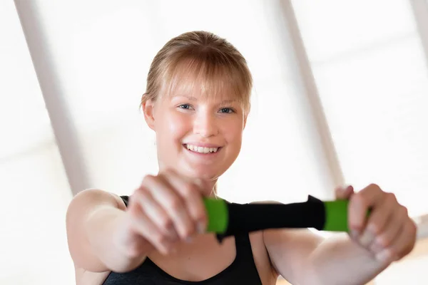 Happy Young Girl Doing Crunch Exercise Dumbbell — Stok Foto