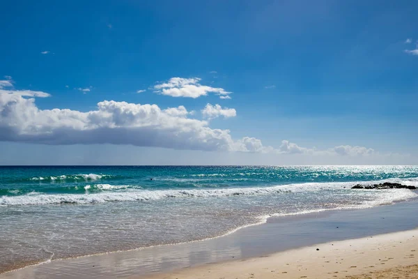 Wybrzeże Plaża Słońcu Hiszpańskiej Wyspie Fuerteventura — Zdjęcie stockowe