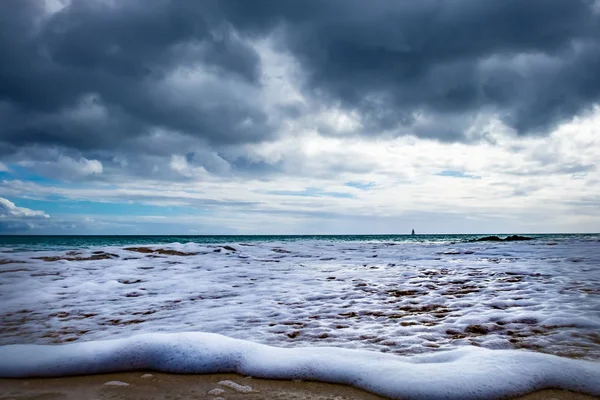 Pobřeží Pláž Bouřkovými Mraky Španělském Ostrově Fuerteventura — Stock fotografie