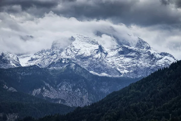 德国巴伐利亚的加米施 帕滕基兴山脉秋季降雪 — 图库照片