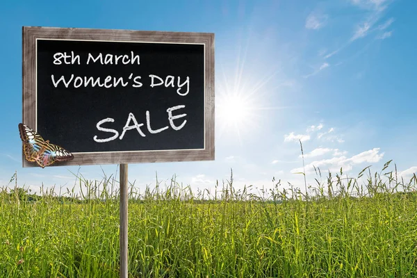 Black Chalkboard Wooden Frame Text 8Th March Women Day Sale — Stock Photo, Image