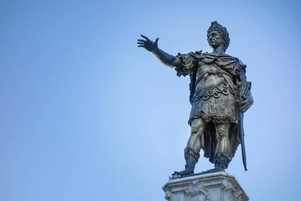 Statua Bronzo Dell Imperatore Augusto Davanti Cielo Blu Augusta Baviera — Foto Stock