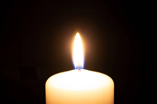 巨大的白色燃烧的蜡烛 — 图库照片