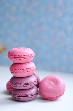mavi arka plan üzerinde macaroons