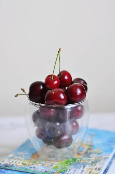 Glass Sweet Red Cherries — Stock Photo, Image