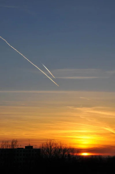 Magnifique Coucher Soleil Coloré Dans Ville Avec Avion — Photo