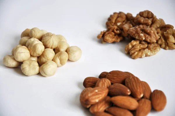 Heap Mixed Nuts Isolated White Background — Stock Photo, Image