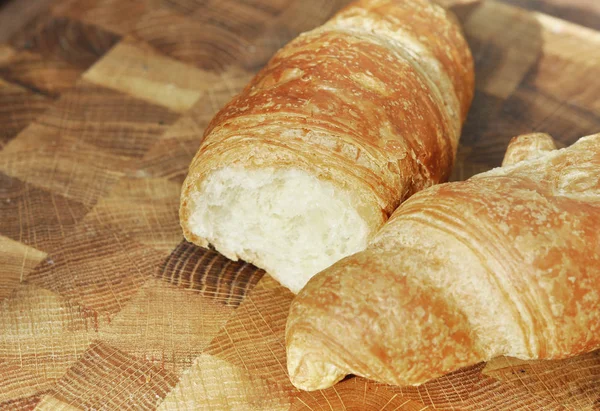 Croissants Saborosos Mesa Madeira — Fotografia de Stock