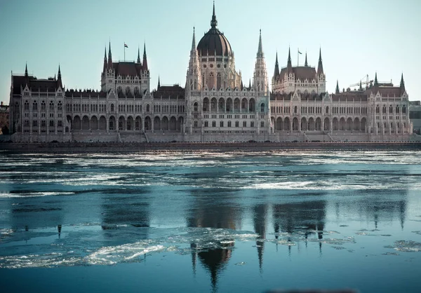 Hungarian Parliament Building Winter Ice Drift Danube River Budapest — Stock Photo, Image