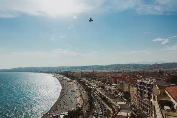 青い空 フランスとニースの海岸線やビーチのパノラマビュー — ストック写真