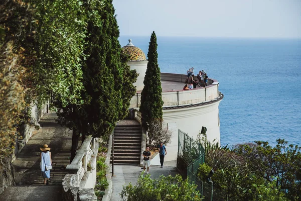 Nice Francia Junio 2017 Mujer Baja Las Escaleras Hasta Plataforma — Foto de Stock