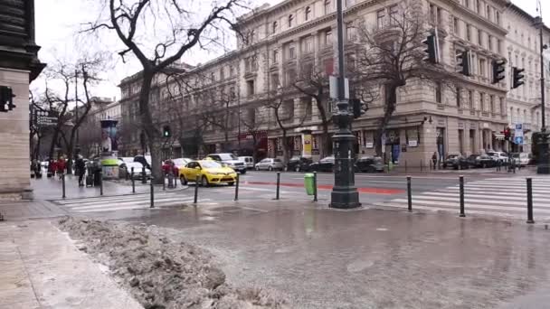 Budapest, 19 januari 2019 utsikt över centrala gatan i Budapest, Ungern — Stockvideo