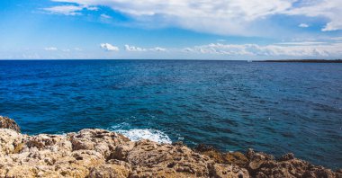 Kıbrıs'ta güzel deniz kıyısında. Bir görünüm bir deniz kıyı içinde Kavo Greko nenar Aiya, Kıbrıs