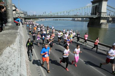 Budapeşte, Macaristan-9 2017 Nisan: tanımlanamayan maraton koşucuları 32. Telekom Vivicitta Spring Half Budapest Uluslararası maratonuna katılır.