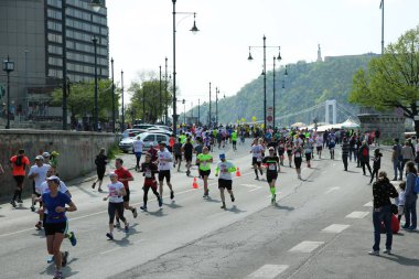 Budapeşte, Macaristan-9 2017 Nisan: tanımlanamayan maraton koşucuları 32. Telekom Vivicitta Spring Half Budapest Uluslararası maratonuna katılır.