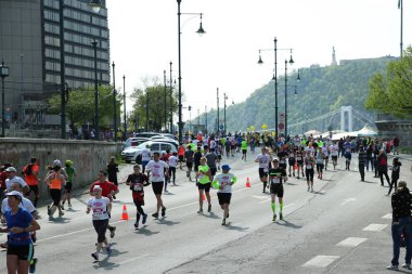 Budapeşte, Macaristan-9 2017 Nisan: tanımlanamayan maraton koşucuları 32. Telekom Vivicitta Spring Half Budapest Uluslararası maratonuna katılır.