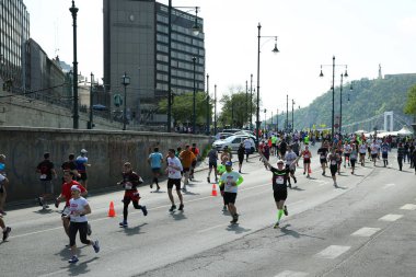 Budapeşte, Macaristan-9 2017 Nisan: tanımlanamayan maraton koşucuları 32. Telekom Vivicitta Spring Half Budapest Uluslararası maratonuna katılır.