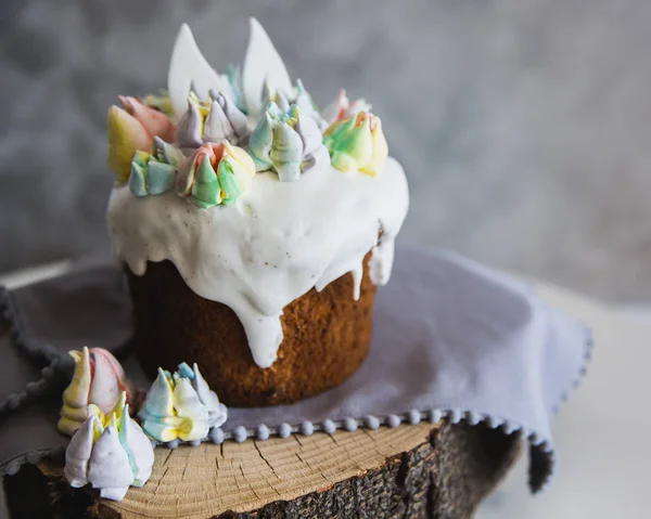 Osterkuchen - Traditionelles Kulich, Paska-Osterbrot. Traditioneller Osterfrühling — Stockfoto