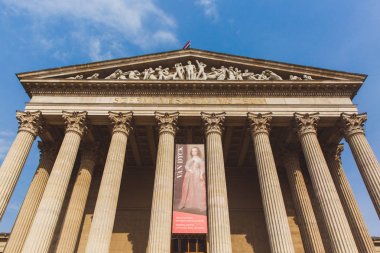 Budapeşte, Macaristan - 03 Nisan 2019: İlkbaharda Budapeşte Sanat Müzesi Cephesi