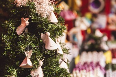 Budapeşte, Macaristan Noel pazarında iç dekorasyon için geleneksel Macar seramik