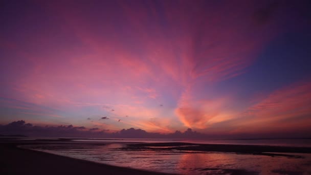 Moving Time lapse video with seashore and moving sky — Stock Video