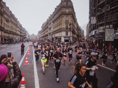 PARIS - 9 Haziran 2019: Paris 'teki 10KM de PARIS' te katılımcılar.