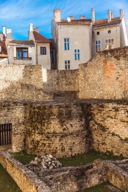 Yukarıda evleri olan Scarbantia Arkeoloji Parkı, Sopron, Macaristan