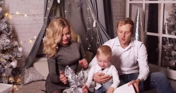 Father, mother and a kid celebrating New Year. — Stock Video