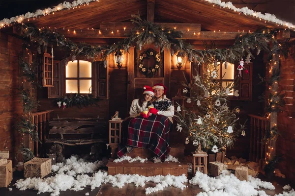 Natale romanticismo a Babbo Natale cappelli bella casa atmosfera Capodanno — Foto Stock