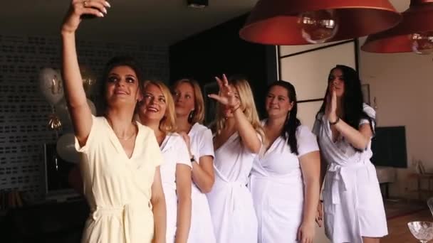 Bride with her positivity girlfriends taking selfie on smartphone in bathrobes. — Stock Video