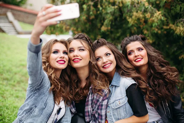 Fashionable ladies with hairstyle taking selfie outdoors. — Stock Photo, Image