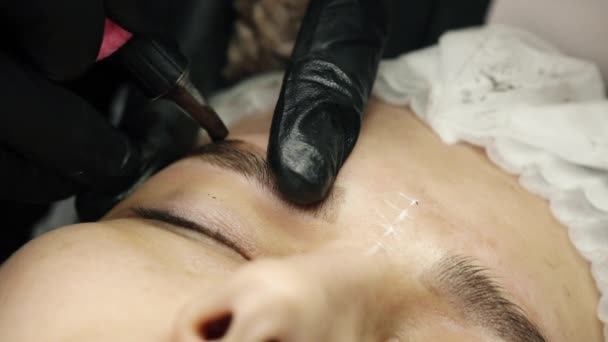 Folyamat-microblading vagy a tartós smink, szemöldök. — Stock videók