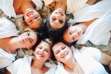 Güzel ve olumlu tavuk parti eğlenceli mades bide.