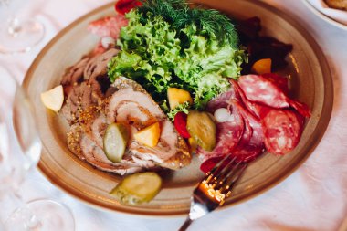 Lezzetli patates puncakes kızarmış yumurta ile görev yaptı..