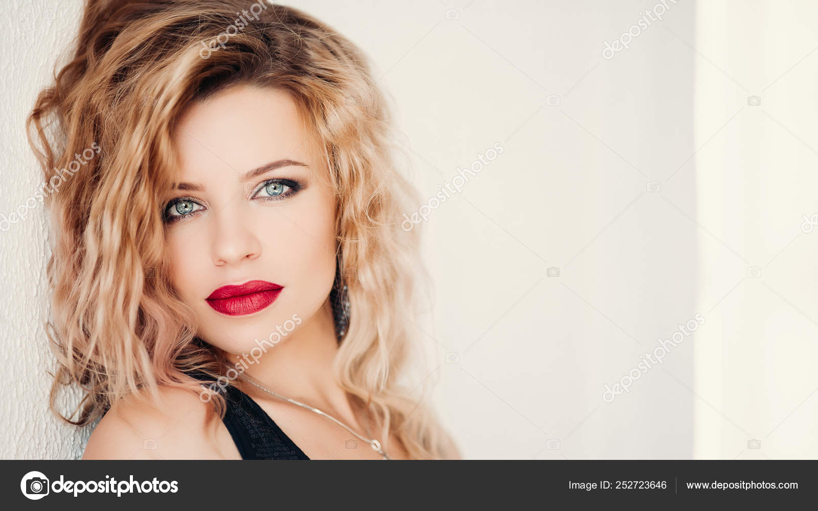 3. Wavy Blonde Hair Model High Resolution Stock Photography and Images - Alamy - wide 1