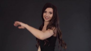 Esmer güzellik salonu sonra parlayan uzun saç zevk