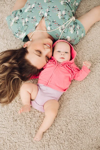 View from above of little girl playing with mother — Stock Photo, Image