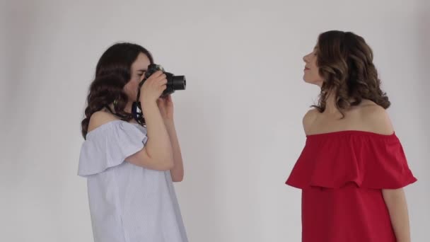 Two attractive girls taking photos on camera — Stock Video