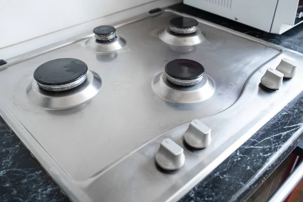 Polished gas cooker after washing.Perfectly clean gas cooker after being washed with polishing chemicals. The result of washing the burners. — Stock Photo, Image
