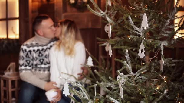 Couple with hot tea kissing under the confetti. — Stock Video