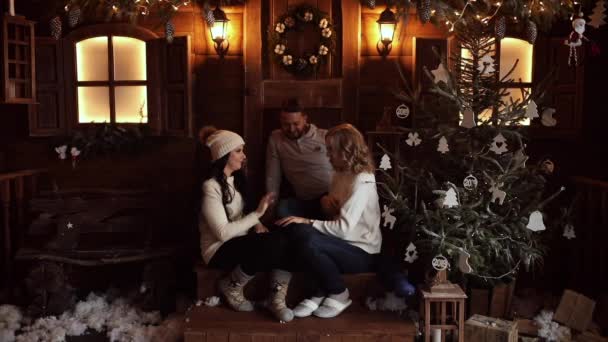 Christmas video en för alla vänner och alla för en. — Stockvideo