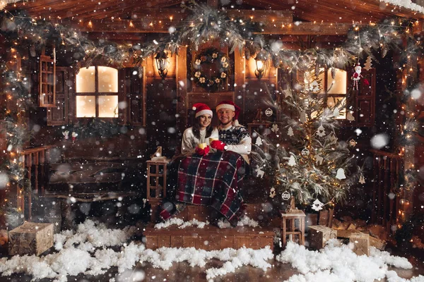 Natale romanticismo a Babbo Natale cappelli bella casa atmosfera Capodanno — Foto Stock