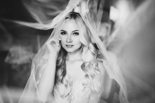 Monochrome portrait of sensuality and charming smiling bride. — Stock Photo, Image