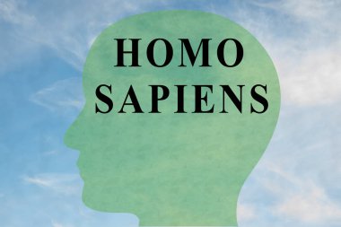 Homo Sapiens başlık arka plan olarak bulutlu gökyüzü ile baş siluet çizimi işlemek.